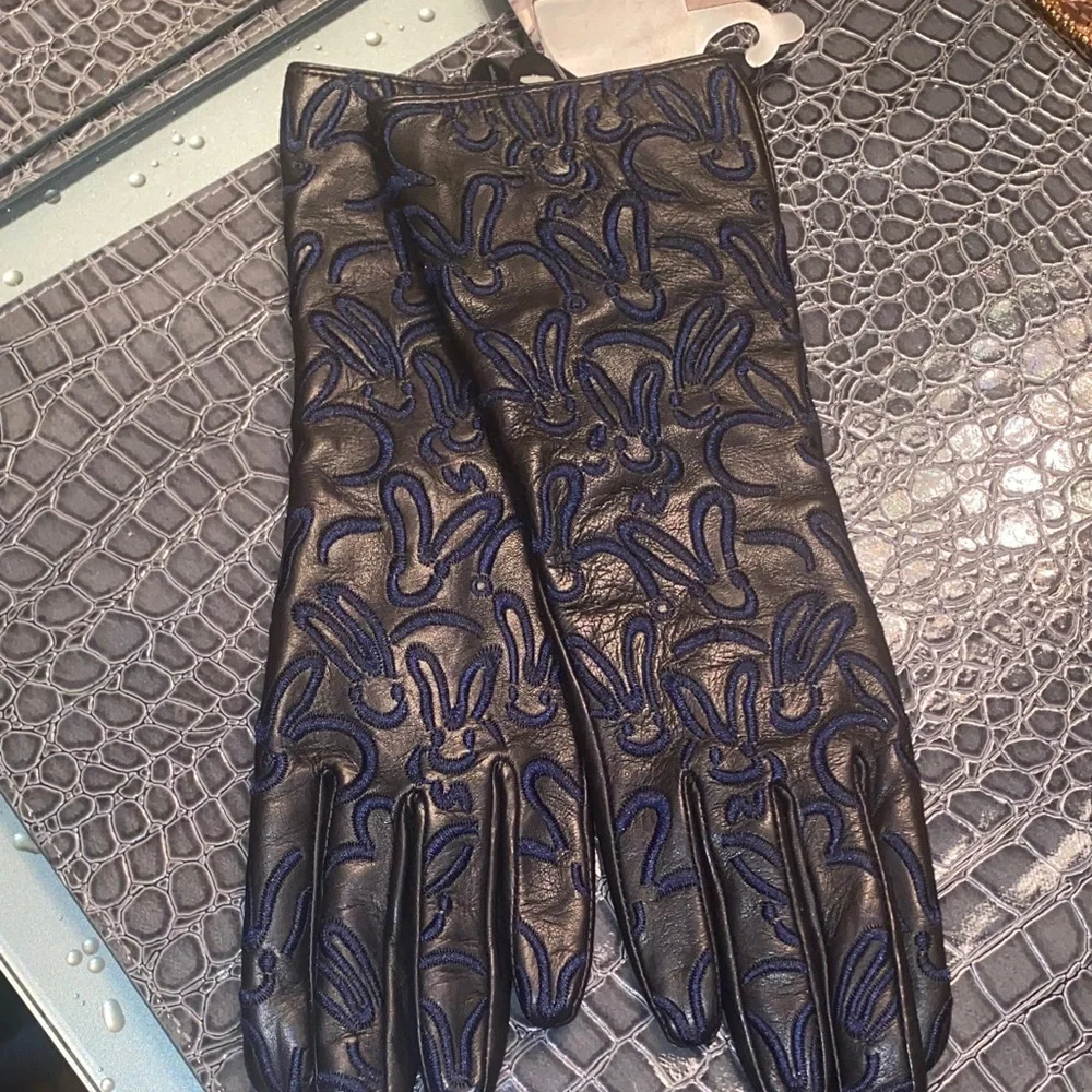 Echo Black Leather Gloves with Pattern